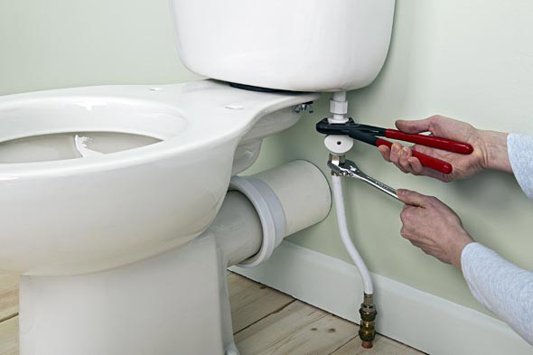 Comment réparer une fuite d’eau continue dans la cuvette des toilettes ?
