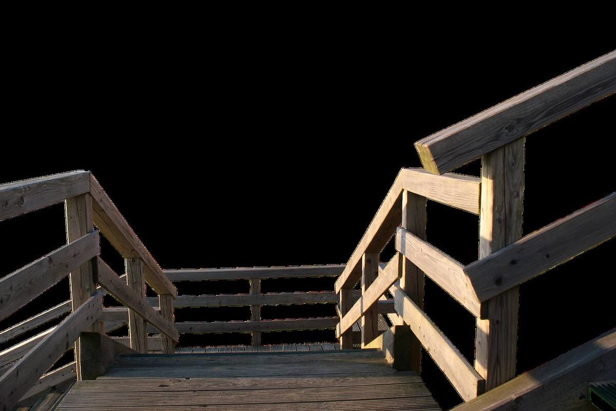Escaliers en bois avec rampes menant vers une plateforme