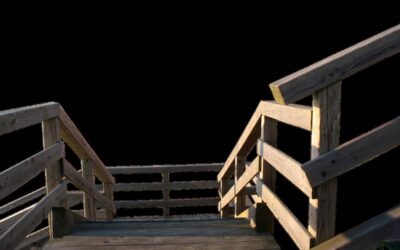 Escaliers en bois avec rampes menant vers une plateforme