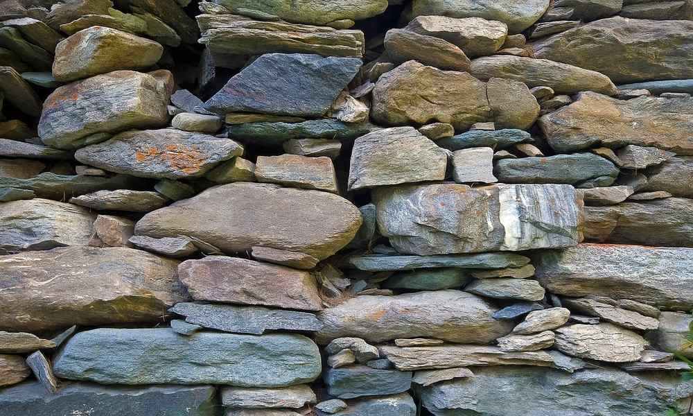 Percer une fenêtre dans un mur en pierre : autorisations et règles Percer une fenêtre dans un mur en pierre : autorisations et règles